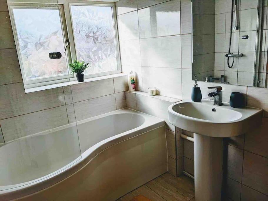 Hidden Gem !Stunning 3 Bedroom Home In Sheffield Handsworth Exteriér fotografie